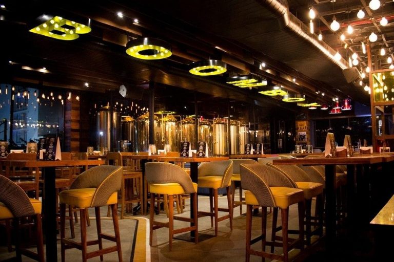 28 Bars in Gurgaon Where You Can Taste Freshly Brewed Beer