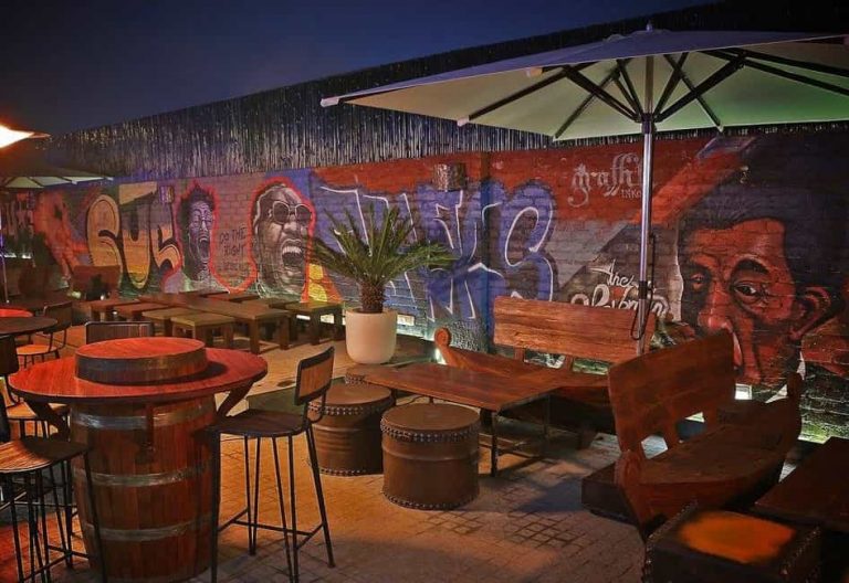 28 Bars in Gurgaon Where You Can Taste Freshly Brewed Beer