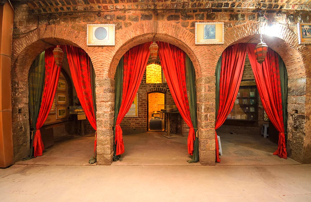 Mirza Ghalib ki Haveli | Best Offbeat Places in New Delhi