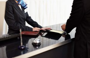 11 Ways to Make Money while Travelling - FabHotels