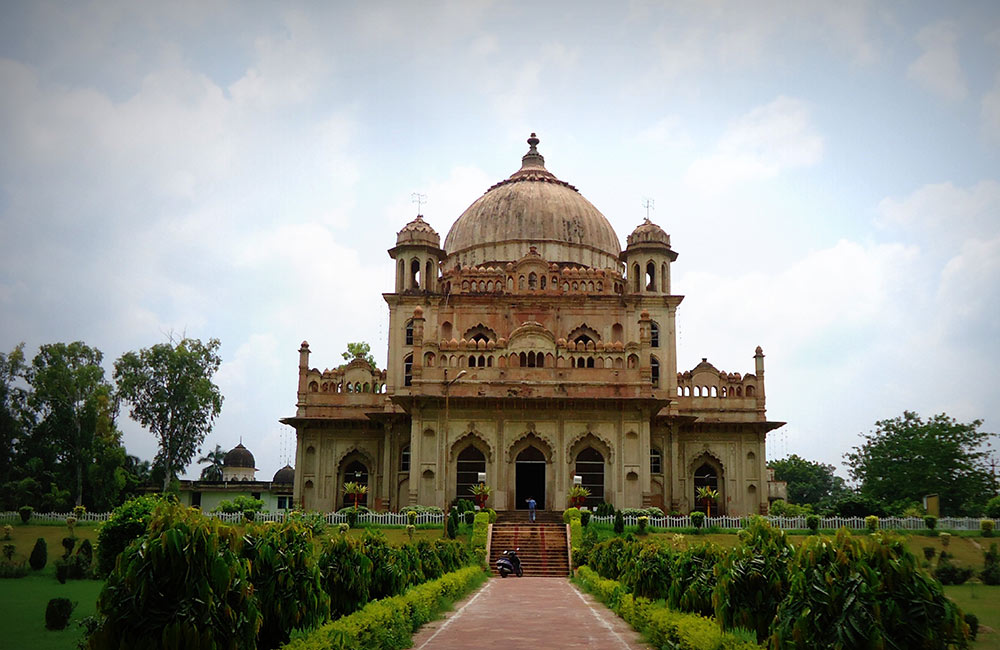 Tomb of Saadat Ali Khan | historical places in Lucknow