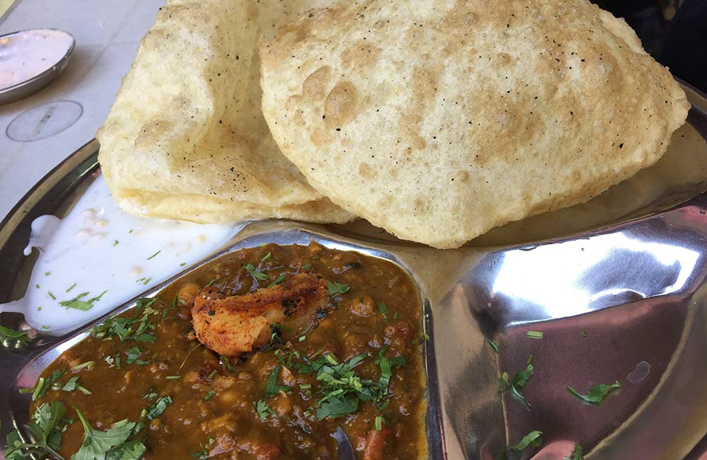 15 Street Foods in Delhi that make it a Paradise for Epicures - FabHotels