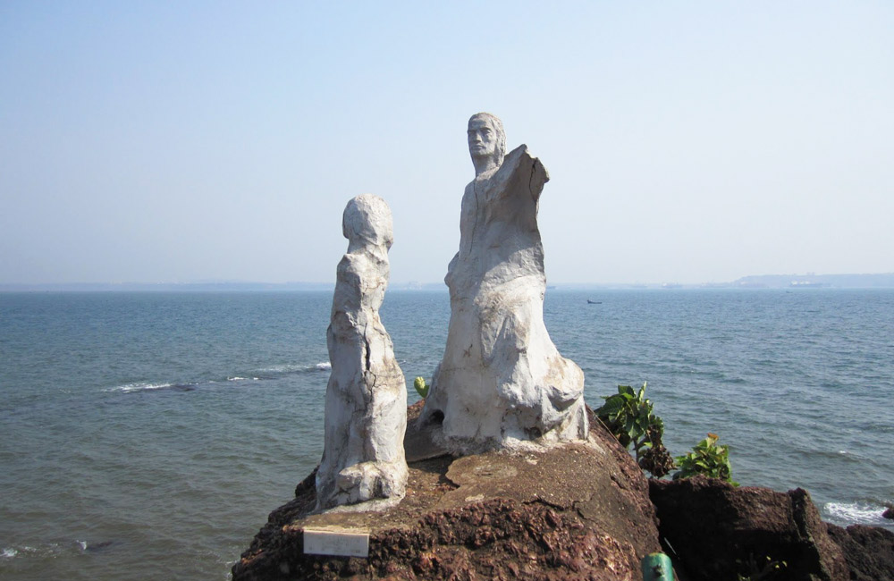 Dona Paula Beach