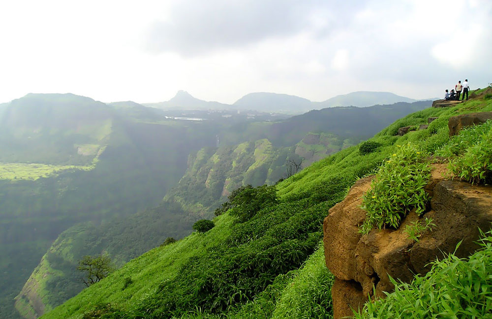 tourist destination in india in april