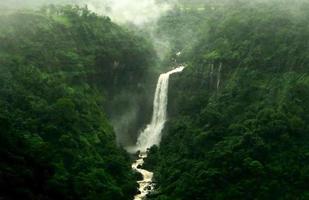 Dhobi Waterfalls, Mahabaleshwar | Among the Best Waterfalls near Mumbai within 300 km