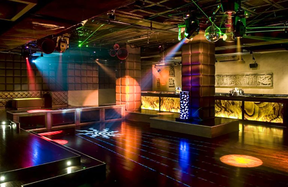 14 Best Pubs in Delhi, Nightlife in Delhi, Nightclubs in Delhi - FabHotels