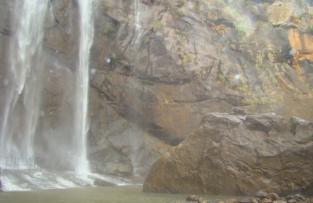 Agaya Gangai Waterfalls near Chennai within 300 kms