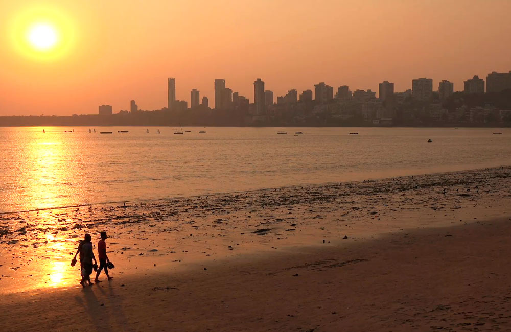 Chowpatty Beach | Places to hangout in Mumbai for Couples