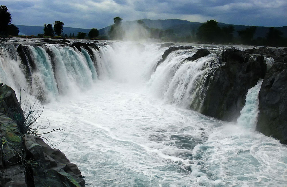 Hogenakkal Waterfalls near Chennai within 300 kms