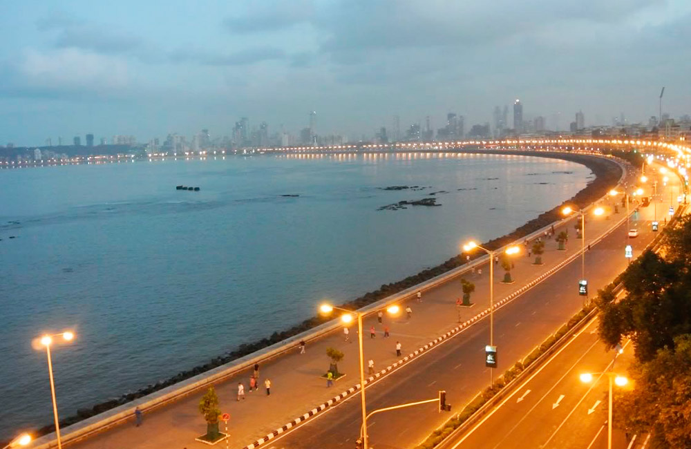 Marine Drive | Places to Hangout in Mumbai for Couples