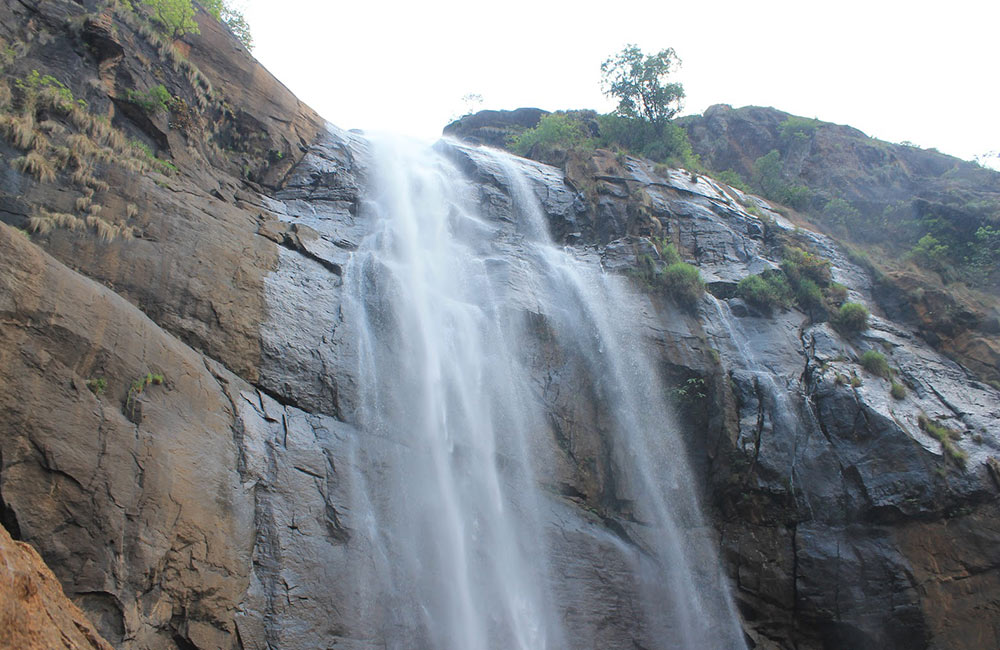 Puliyancholai Falls