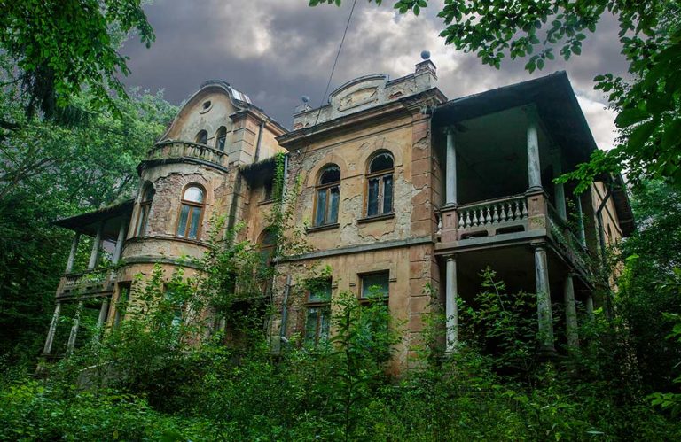 Top Most Haunted Places in India, India Ghost Stories, Horror House in ...
