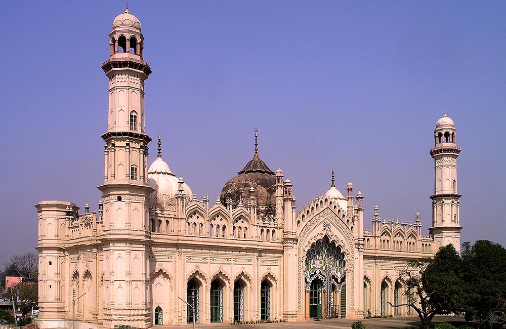 Seek solace at Jama Masjid