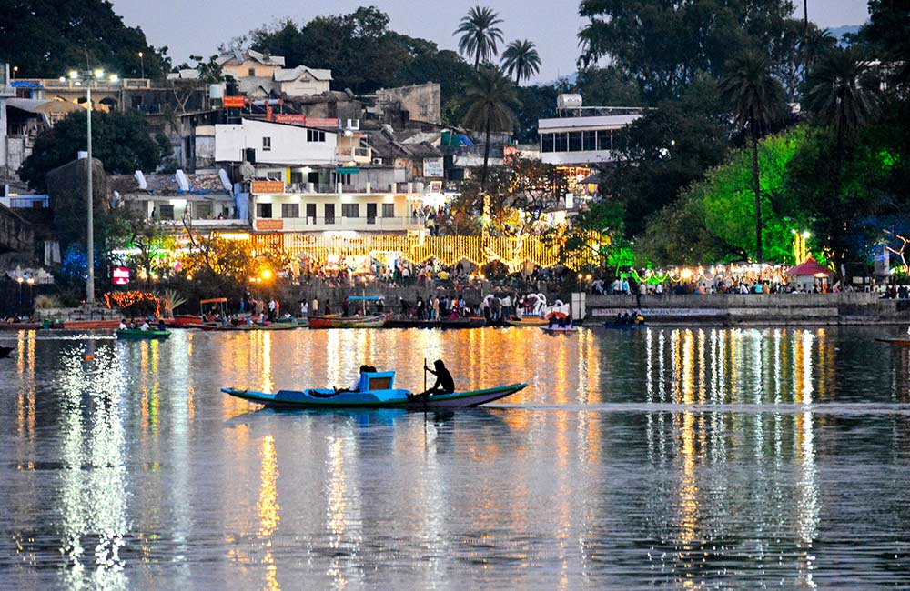 Mount Abu: Boating on Nakki Lake in the Evening | Long Weekend 2019