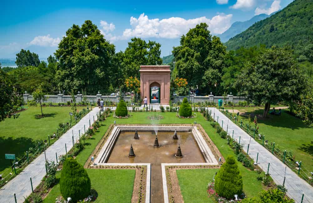 Fountains at Chashme Shahi | Long Weekend 2019