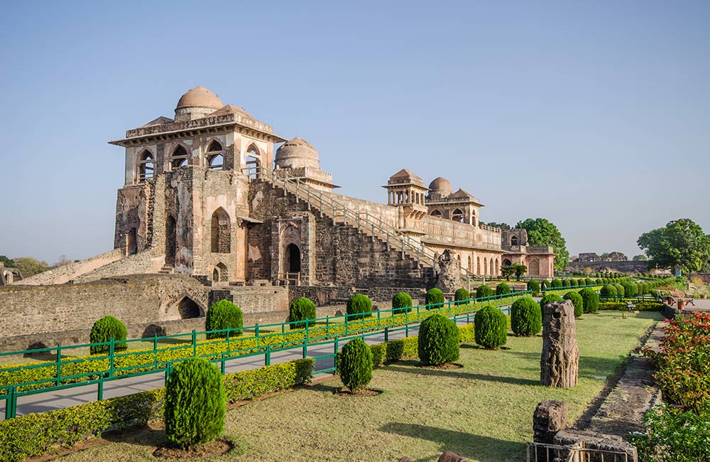 places to visit near indore within 1000 km