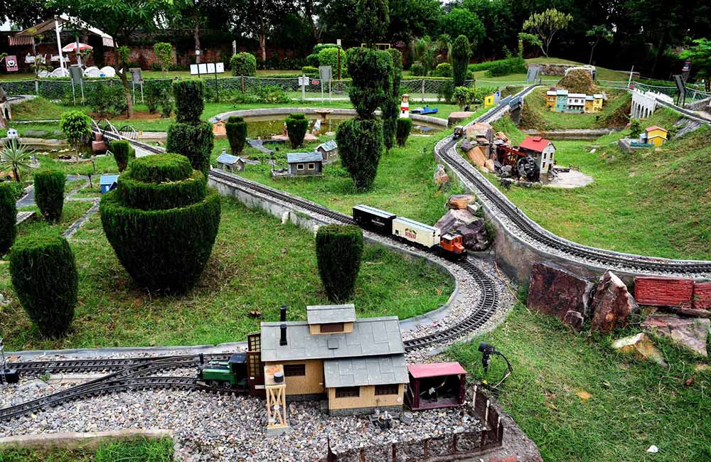 Neverenuf Garden Railway