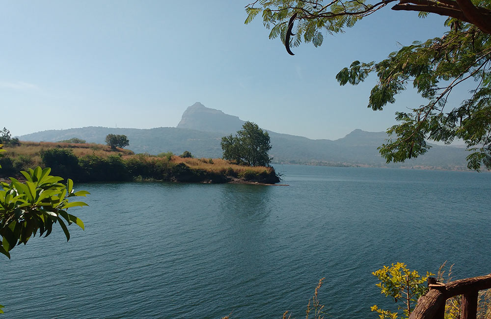 tourist places near pune 100 km