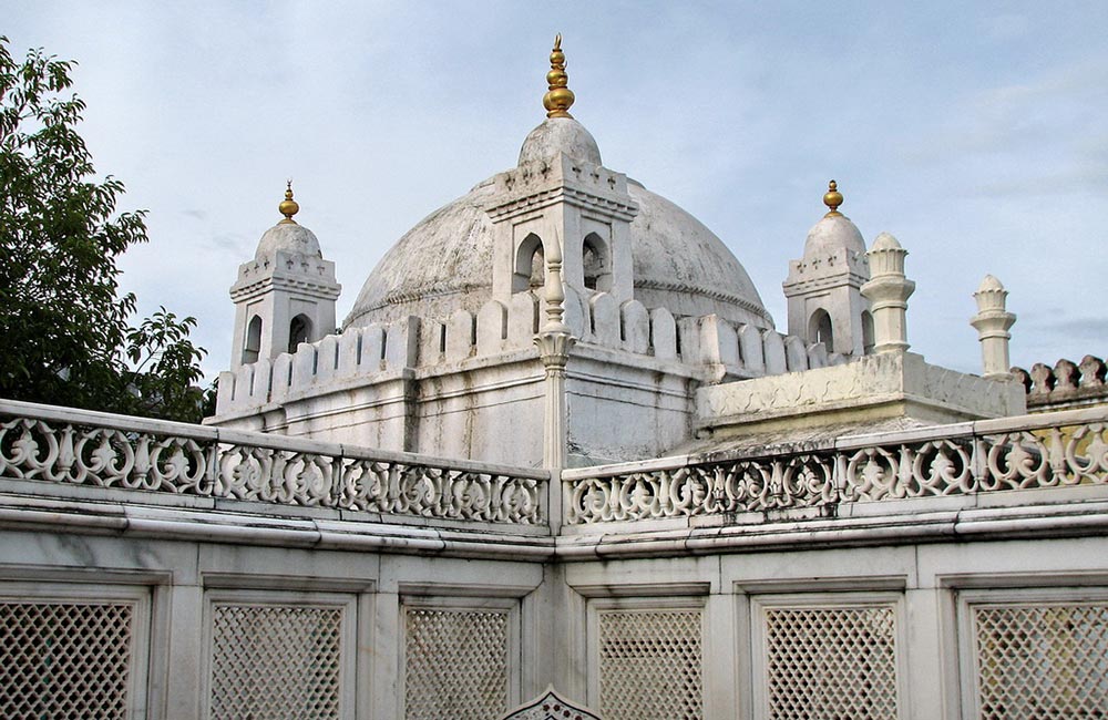 Zainuddin Shirzai’s Maqbara | Places to Visit near Aurangabad