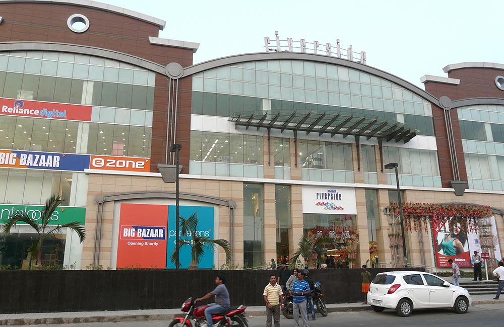 Another view of the food court - Picture of Avani Riverside Mall