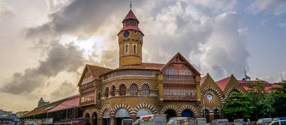10 Amazing Places for Street Shopping in Mumbai