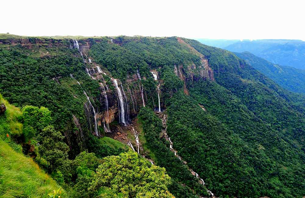 Nohsngithiang Falls, Meghalaya