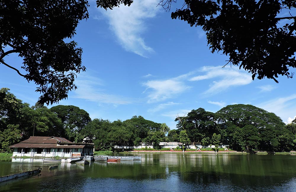 Dighalipukhri Park Lake