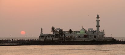 Haji Ali Dargah, Mumbai: An Iconic Mosque Set Against the Arabian Sea