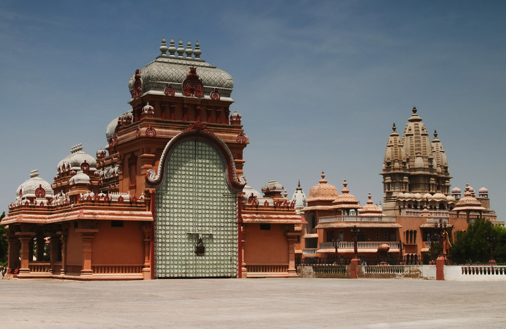 Chattarpur Temple