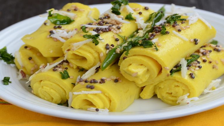 15 Street Foods in Ahmedabad That You Must Try in 2023