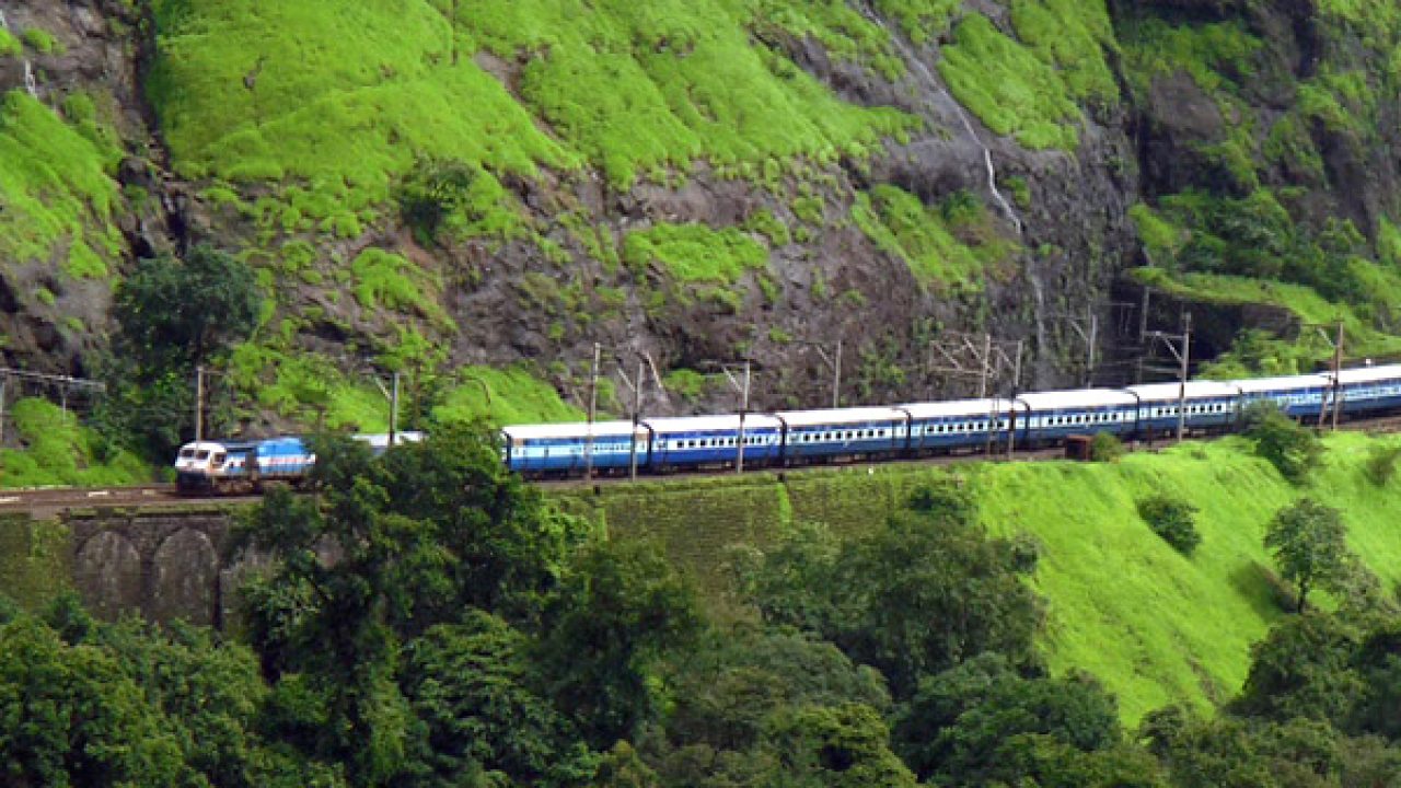 Corporation ziel Gooey 10 Beautiful Train Journeys in India that are Worth Taking - FabHotels