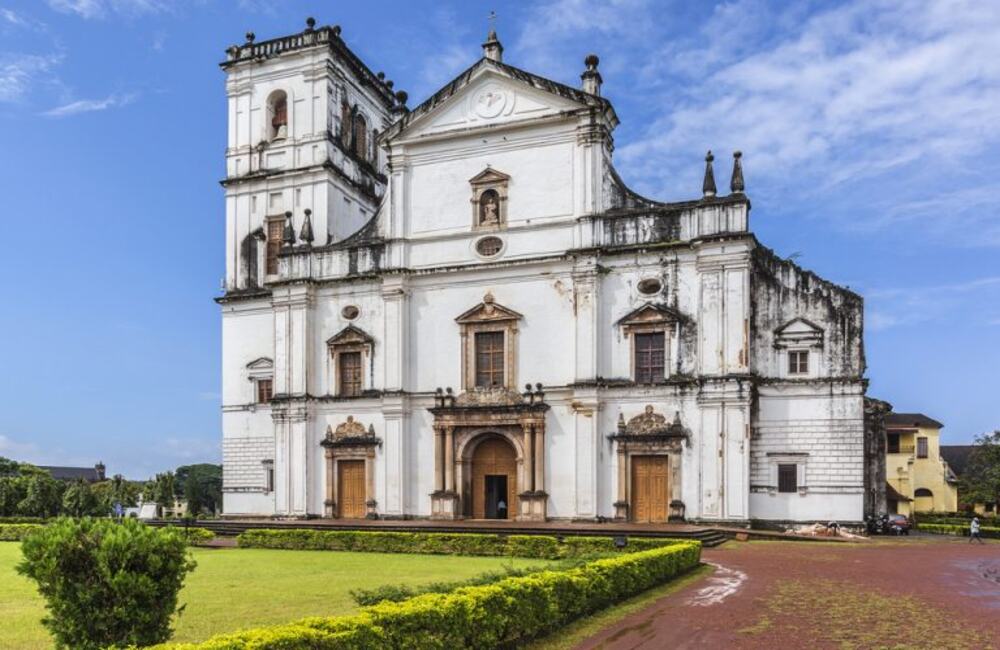 churches in old goa