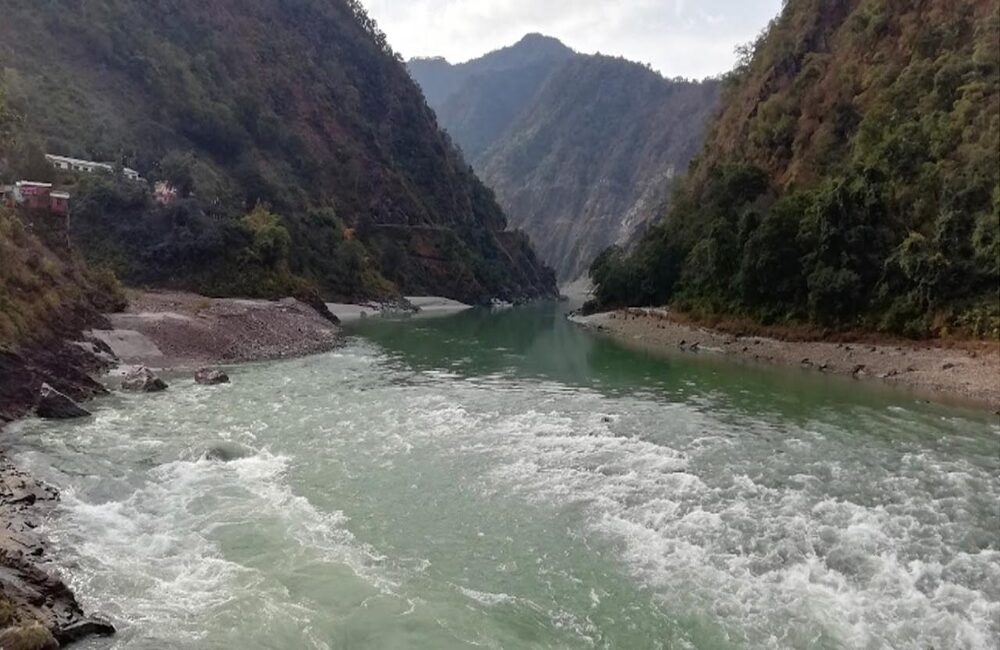 nearest tourist place to rishikesh